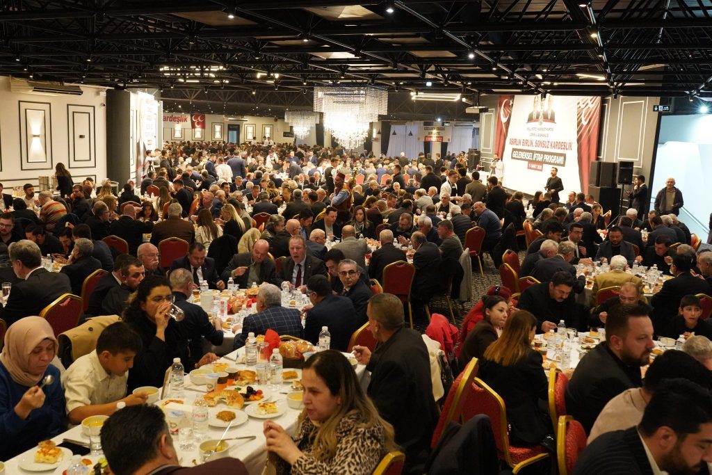 MHP İzmir’den Geniş Katılımlı İftar Buluşması