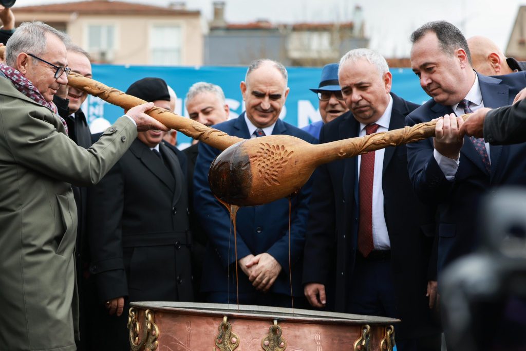 Mesir Macunu Dualarla Karıldı