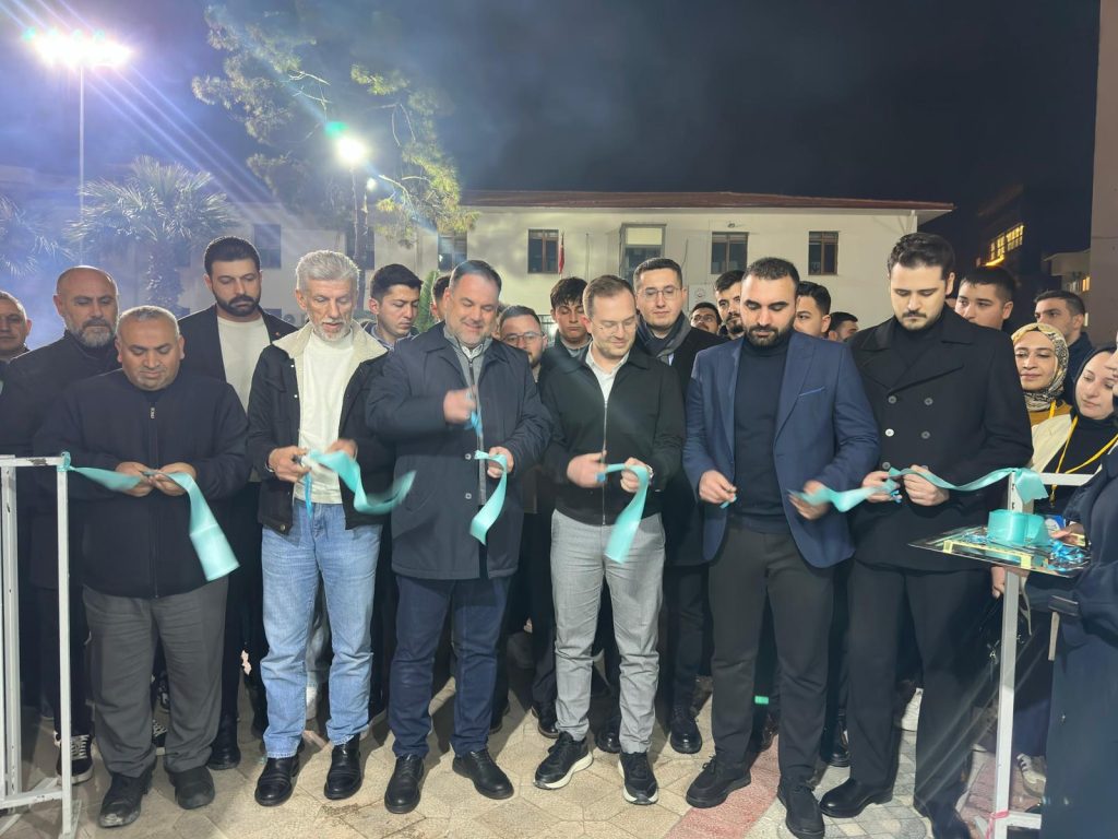 AK Gençlik İzmir’den ‘Ramazan çadırı genç nokta’ açılışı