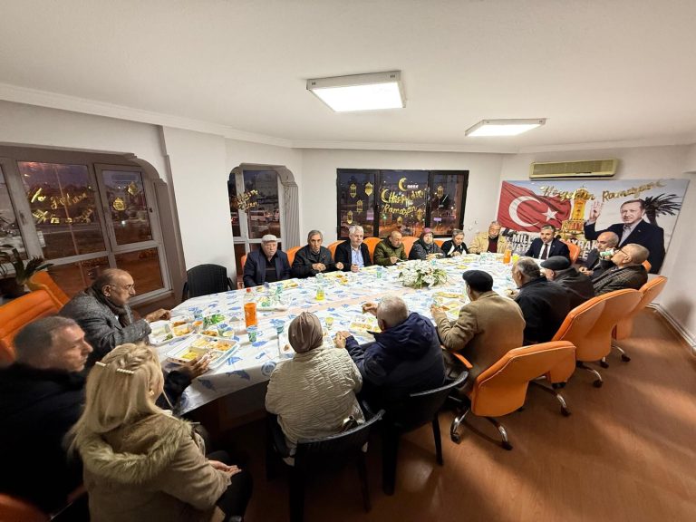 AK Parti Balçova’dan Emeklilere İftar Programı