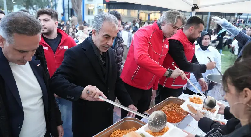 EÜ ile Türk Kızılay İzmir İl Merkezi ortak iftar programı düzenledi