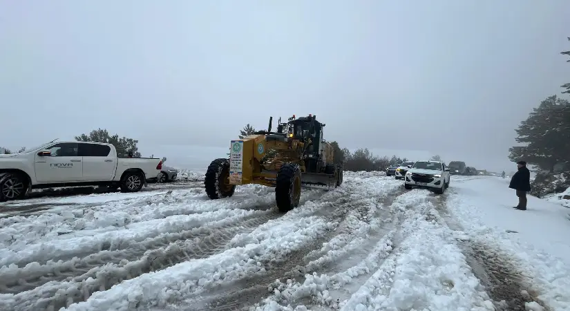 Spil’de Bahar Sürprizi: Bayramın İlk Gününde Kar Keyfi!