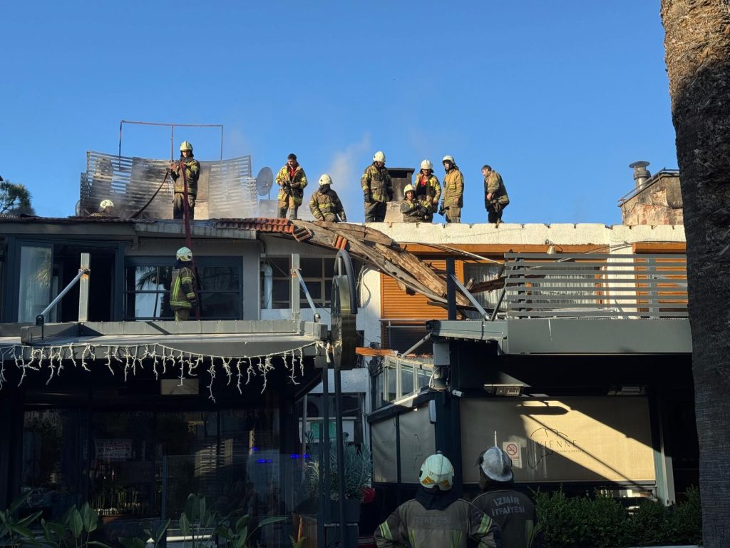 Bostanlı’da restoran yangını!