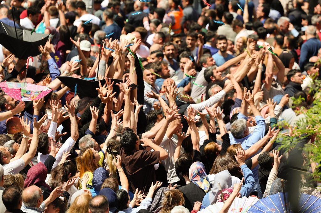 486. kez Mesir Macunu saçıldı