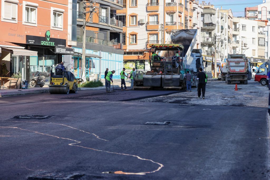 Buca’nın asfalt ve çöp sorununa Büyükşehir müdahalesi!
