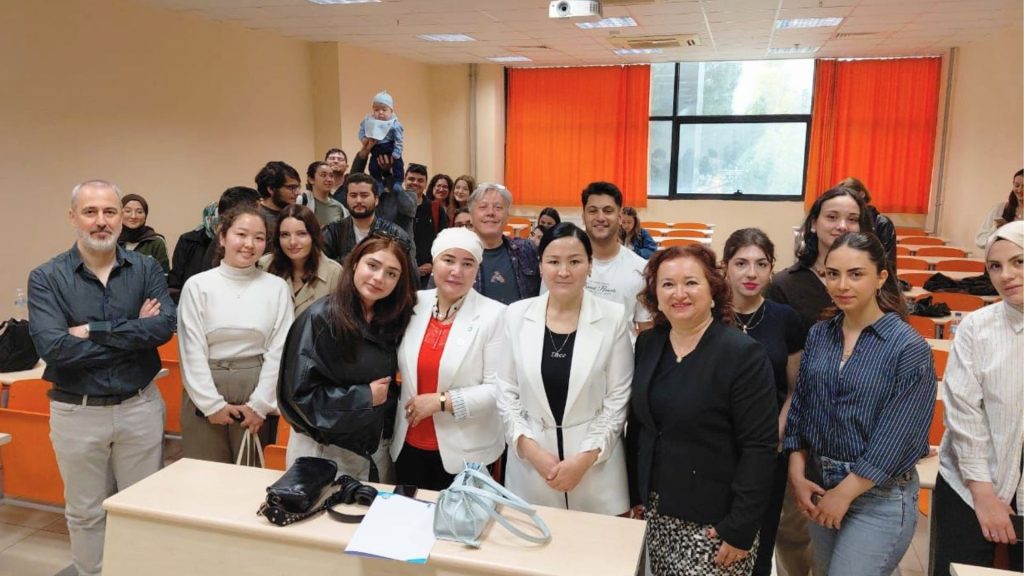 EÜ’de dijital gazetecilik eğitiminde uluslararası iş birliği