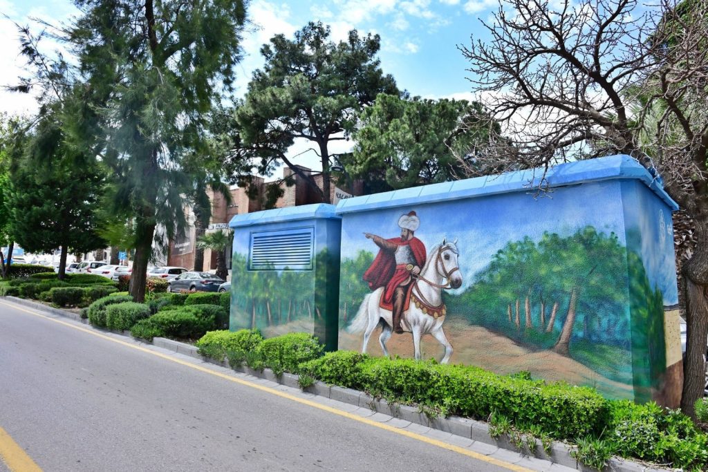 “Sanat mı, Yeşil Kaybı mı?”: Manisa Büyükşehir Belediyesi’nin Trafo Boyama Uygulaması Tartışma çıkardı