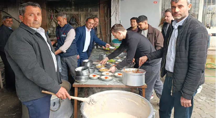 Gördes Çiğiller’de Asırlık Gelenek: Binlerce Kişi Köy Hayrında Buluştu