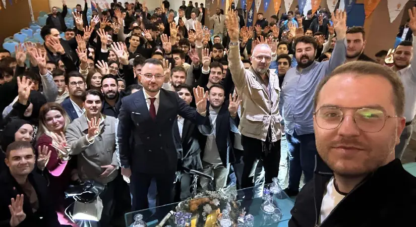 AK Parti Gençlik Kolları Başkanı İçelli: “İzmirli Gençler Meslek Fabrikası Eylemlerine İtibar Etmedi”