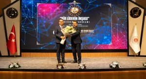 İzmir Adliyesi’nde “Bir Liderin İnşası” Konferansı Düzenlendi