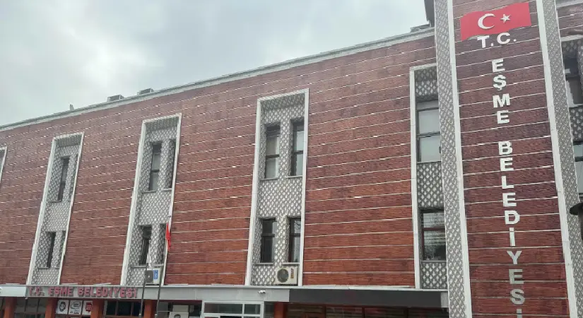 Eşme Belediyesi’ne operasyon: Başkan ve eşi gözaltında