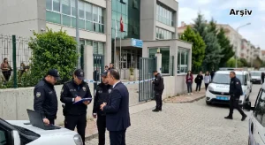 İzmir’de okullara yönelik tehdit mesajlarına operasyon: 30 gözaltı