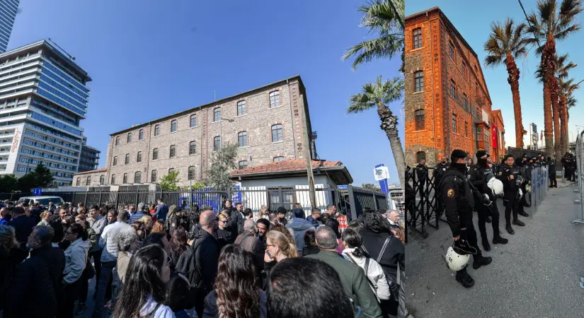Tarihi Binada Tahliye Gerginliği: Polis Eşliğinde Boşaltma