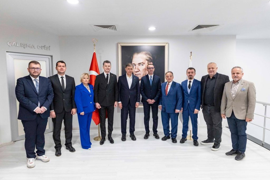 İzmir ile Kosova arasında iş birliği ve 2030 Akdeniz Oyunları konuşuldu