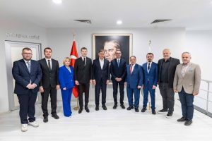 İzmir ile Kosova arasında iş birliği ve 2030 Akdeniz Oyunları konuşuldu