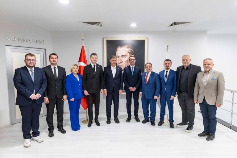 İzmir ile Kosova arasında iş birliği ve 2030 Akdeniz Oyunları konuşuldu