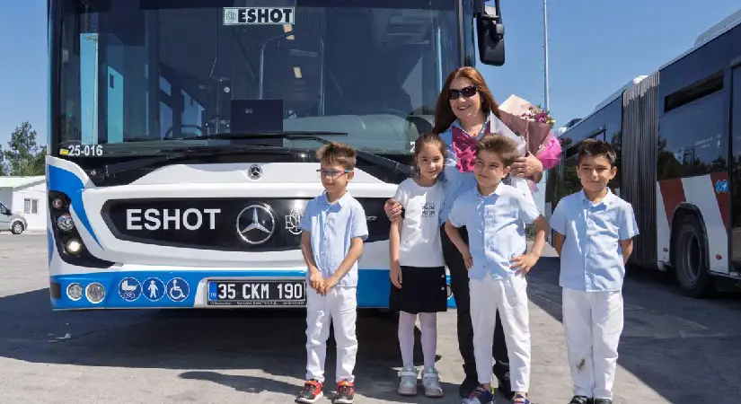 ESHOT şoförü anneye dördüzlerinden Anneler Günü sürprizi