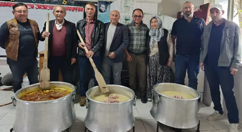 Gördes Fundacık Mahallesi’nde geleneksel köy hayrı düzenlendi