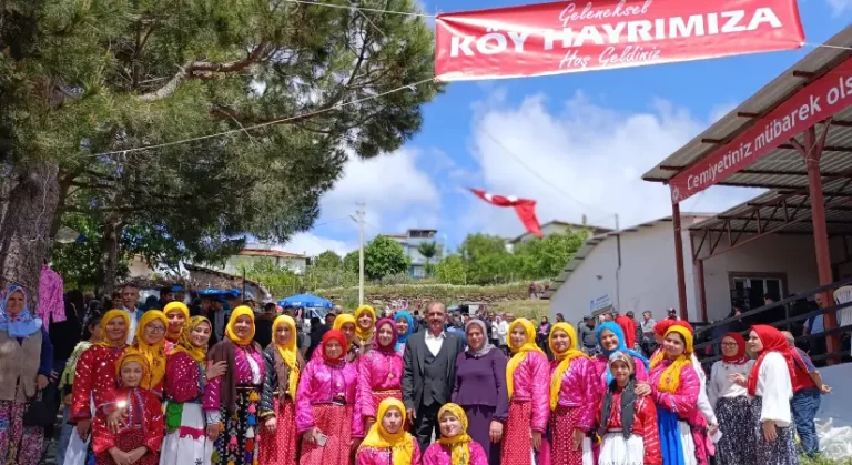 Gördes Köseler’de geleneksel köy hayrına yoğun katılım