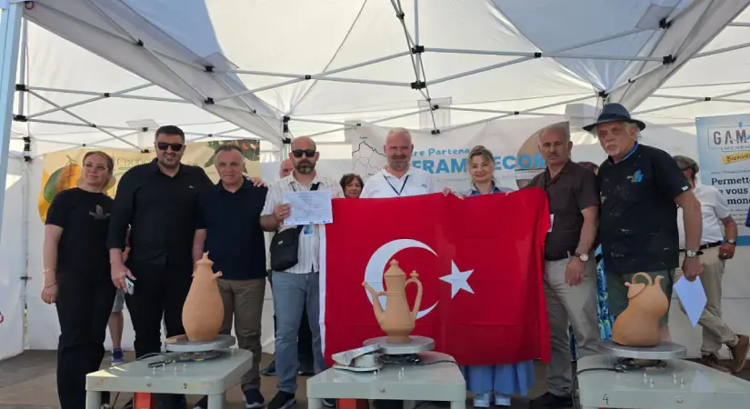 Menemenli çömlek ustaları Fransa’daki yarışmadan ödüllerle döndü