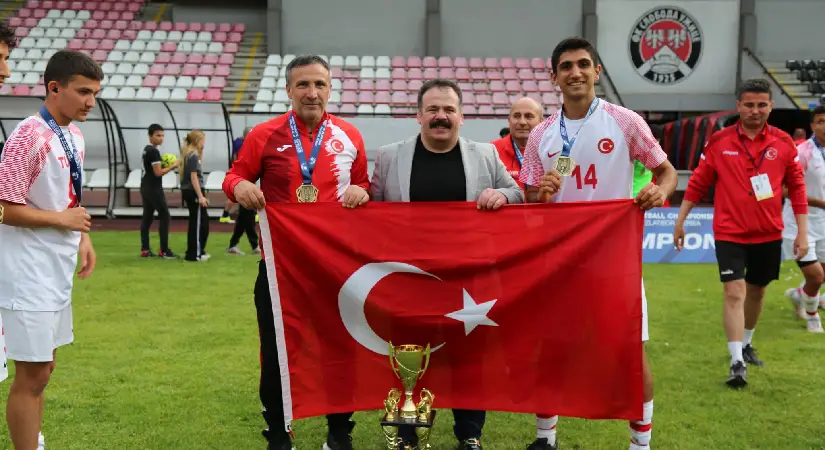 Bergamalı Milli Futbolcu Semih Ayriç Dünya Şampiyonu oldu!
