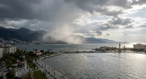 İzmir’de Bahar Kararsızlığı: Yaz Fragmanı Perşembe Günü Sağanakla Bölünüyor!
