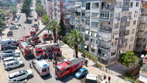 Karabağlar’daki yangında 6 kişi güvenle tahliye edildi