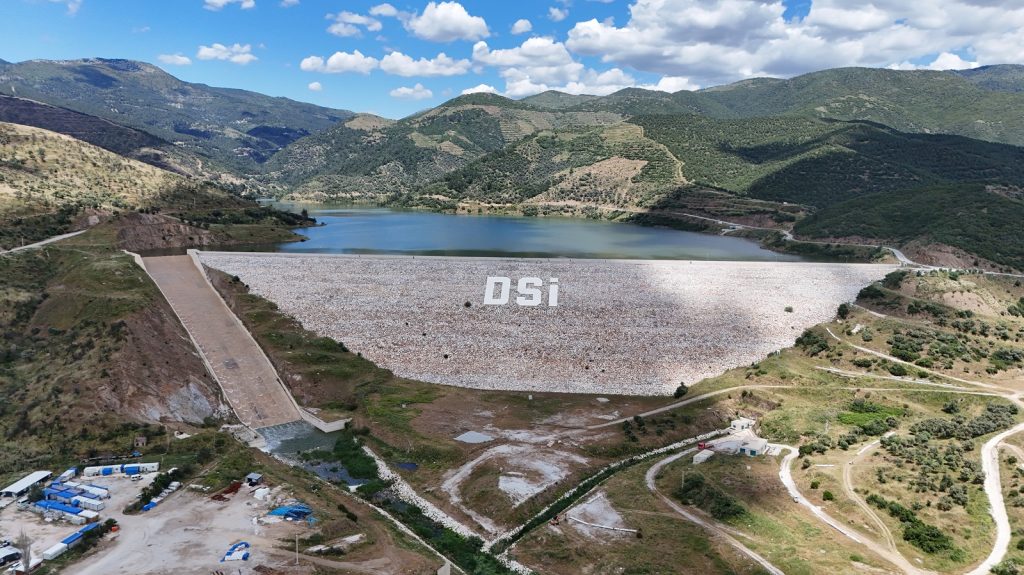 Rahmanlar Barajı doldu, Ödemiş Ovası’na bereket akacak