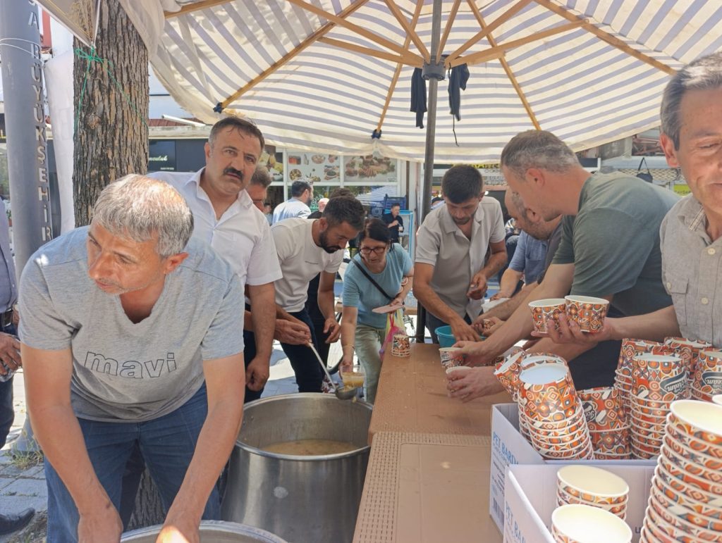 Gördes’te aşure hayrı