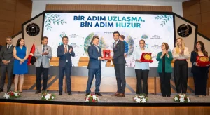 İzmir Adliyesi’nde ‘Uzlaştırma Süreci’ne katkı sunanlara plaket