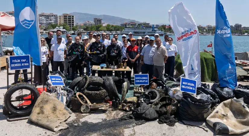 Denizden lastik, masa, sandalye ve klozet kapağı çıkarıldı