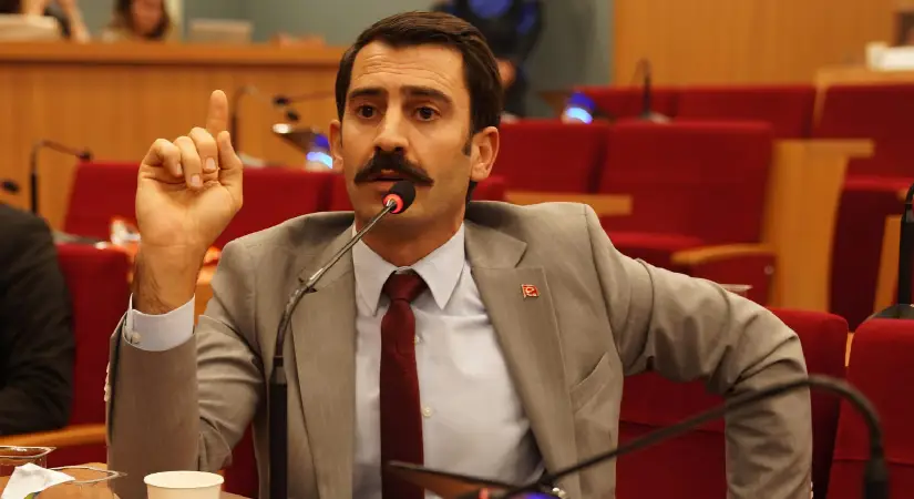 AK Partili Meclis Üyesi Kişili’den mecliste mikrofon tepkisi