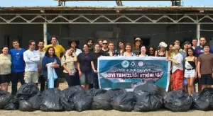 Gediz Deltası’ndaki Homa Dalyanı’nda 2 ton atık çıkarıldı!