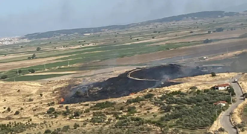 Foça’da makilik alandaki yangın kontrol altına alındı