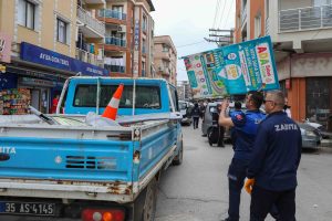 Buca’da kaldırım işgallerine yönelik denetimler sürüyor