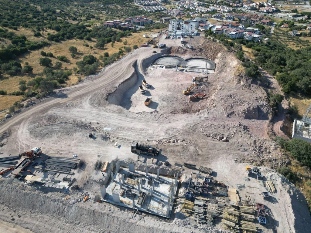 Dikili’de 1,5 milyar liralık çevre altyapısı yatırımı sürüyor