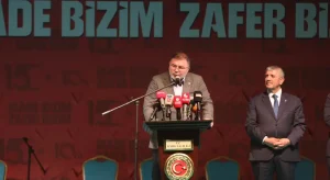 Saygılı’dan Konak Meydanı’nda 15 Temmuz mesajları: Tanklar değil, millet kazandı