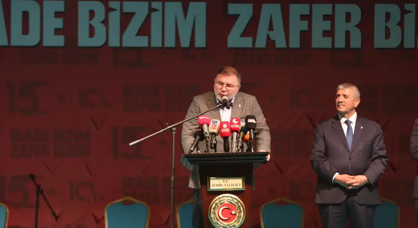 Saygılı’dan Konak Meydanı’nda 15 Temmuz mesajları: Tanklar değil, millet kazandı