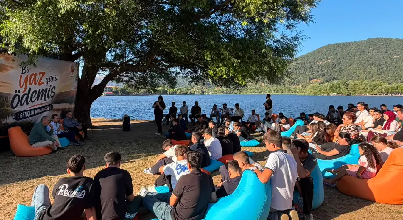 AK Gençlik İzmir, Ödemiş Gölcük’te Gençlerle Buluştu