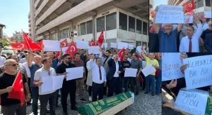 Tarihi çarşıda şok eylem: “Esnaf öldü, Allah rahmet eylesin!”