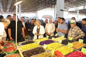 Başkan V. Şen Sahaya İndi İlk Durak Pazar Esnafı Oldu