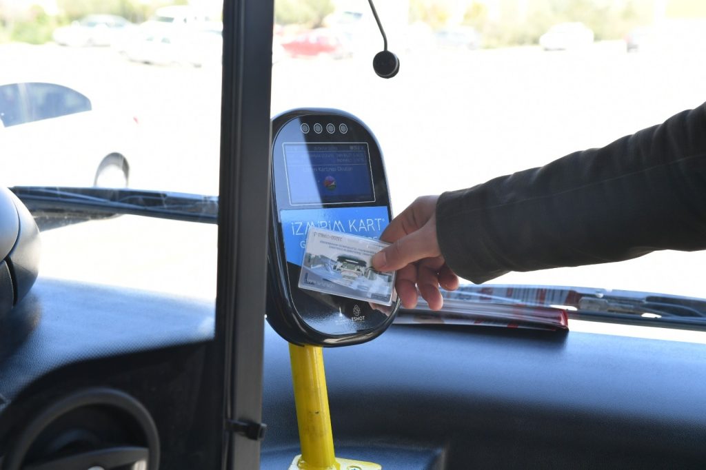 İzmirim Kart’a mobil bankacılıktan komisyonsuz bakiye yükleme
