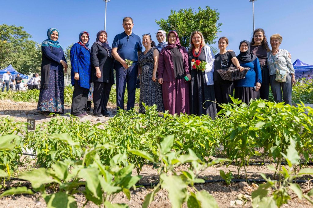 İzmir’de Mahalle Bostanları Büyüyor: 5’inci Durak Buca Kozağaç