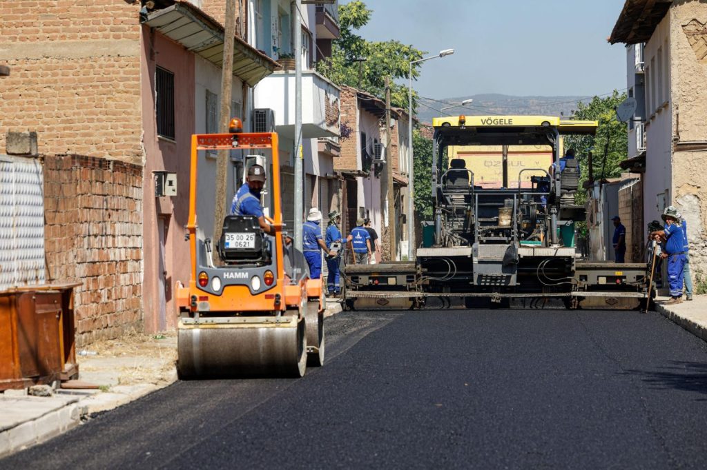 İzmir’de 6 ayda 524 bin ton asfalt serildi