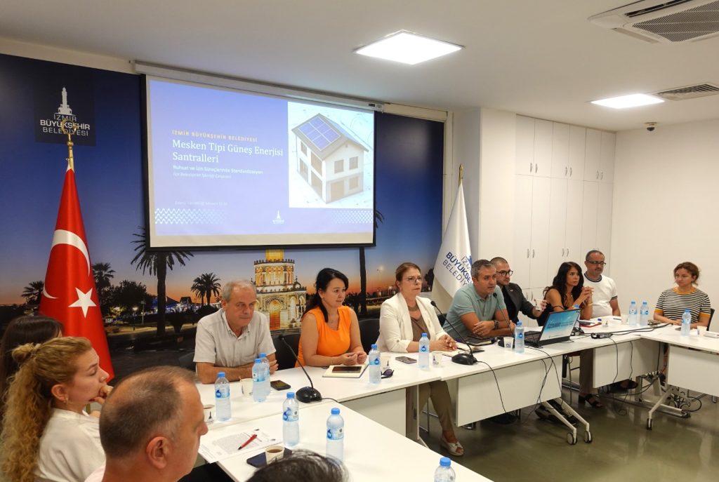 İzmir’in çatılarında güneş seferberliği