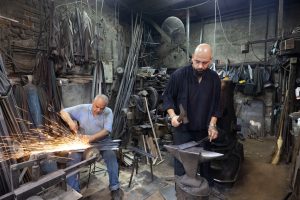 Kemeraltı’ndaki geleneksel zanaatlar yaşatılmaya devam ediyor