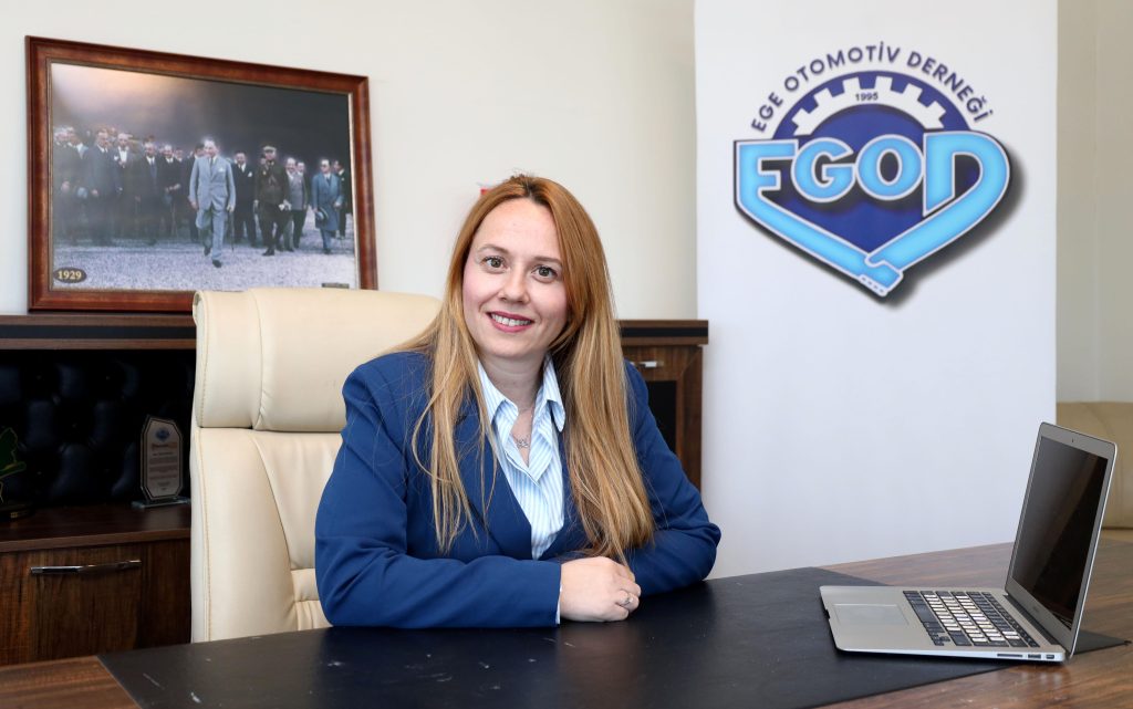 İkinci El Pazarında Dengeler Şaştı: Bütçesi Yetmeyen Yaşlı Araca Yöneliyor