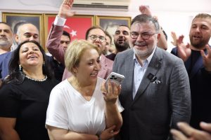 7 yıl sonra Menderes AK Parti yönetimine geçti: Asuman Şen’e tebrik yağmuru