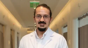 Uzmanından omuz ağrısı uyarısı: “Sadece sporcular değil, masa başı çalışanlar da risk altında”
