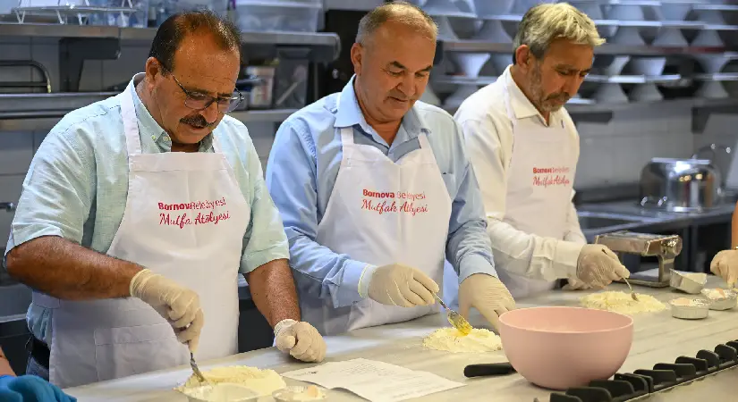 Mührü Bıraktılar, Oklavayı Ele Aldılar: Bornova Muhtarları Mutfakta!
